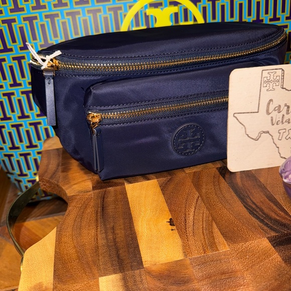Tory Burch belt bag in Navy - Picture 3 of 7